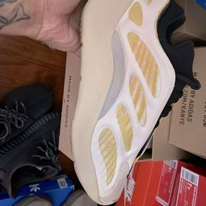 Yeezy 700 v3